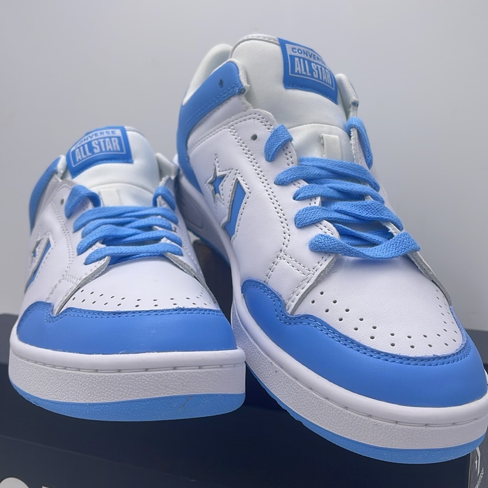 Converse Men’s White and Blue Sneakers A12867C
WEAPON OX
WHITE/LT BLUE/WHITE - Picture 5 of 16